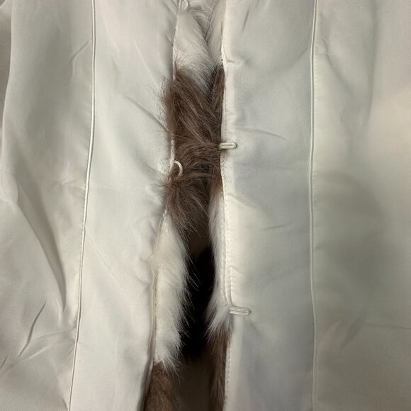 WHBM Faux Fur Chevron Vest w/ Hook and Eye Closure Size M EUC - Picture 5 of 11